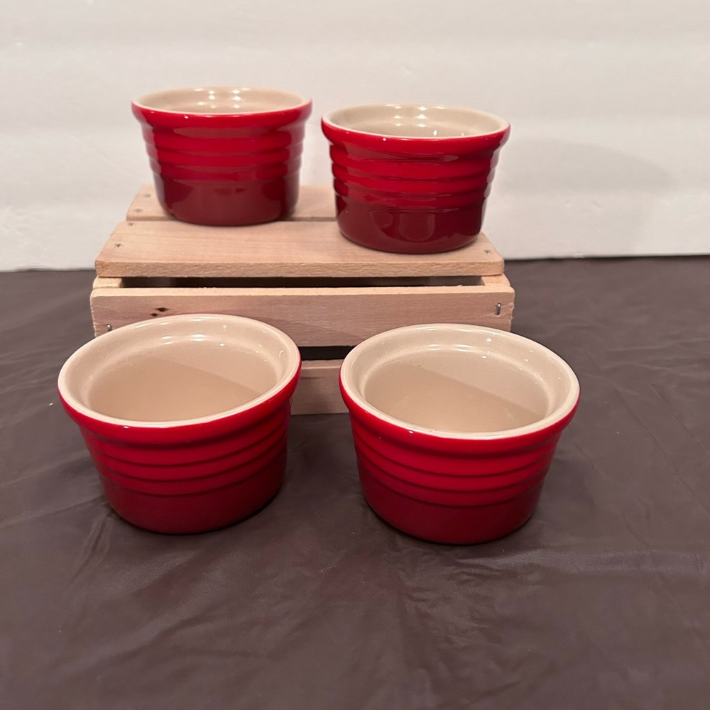 Le Creuset Ramekins red ribbed stoneware small bowls cups 10.03 Set 4 NEW
